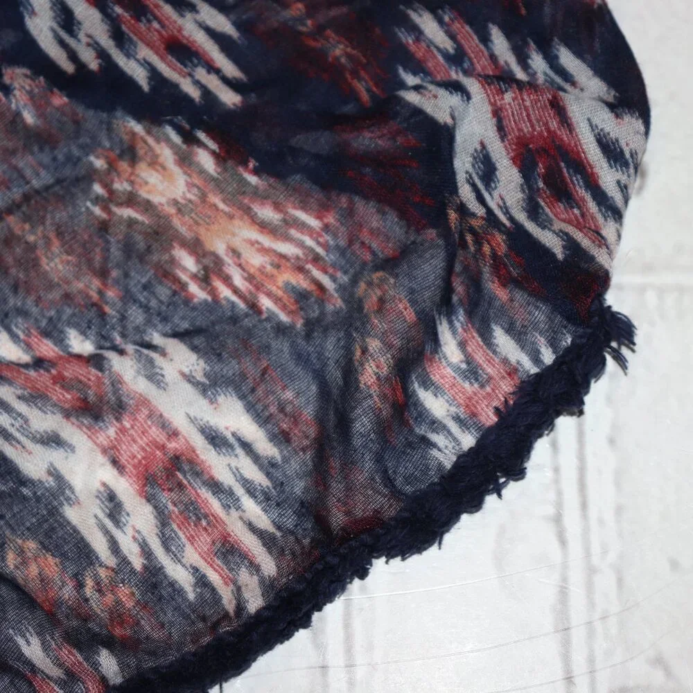 🔷 Navy Blue Triangle Infinity Scarf – 32